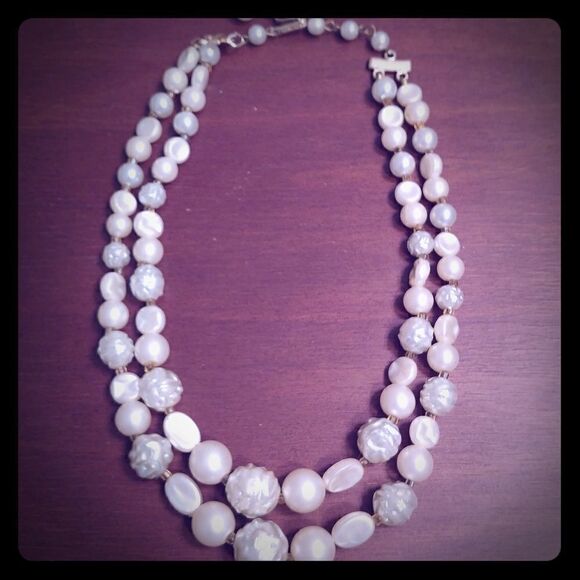 2 for $20 VTG Pale Green Beasld Hong Kong Necklace - Picture 1 of 8